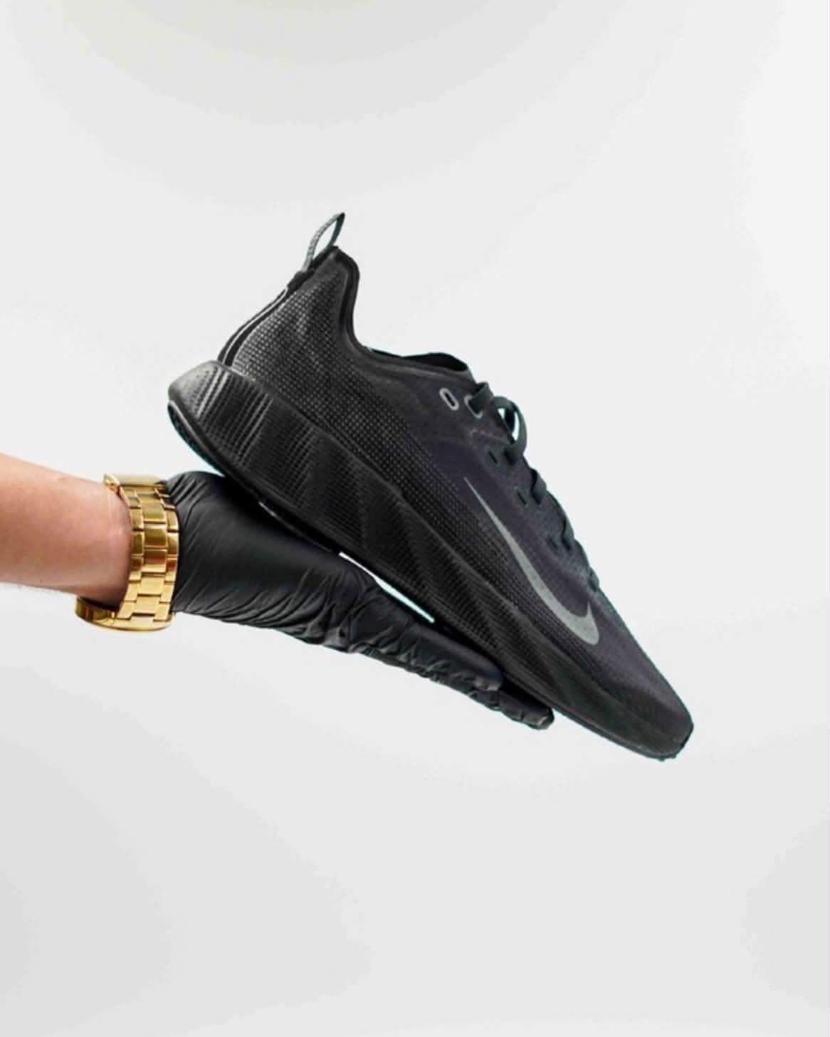 Nike Ava X 纯黑开箱|轻量化通勤跑鞋,低调黑武士